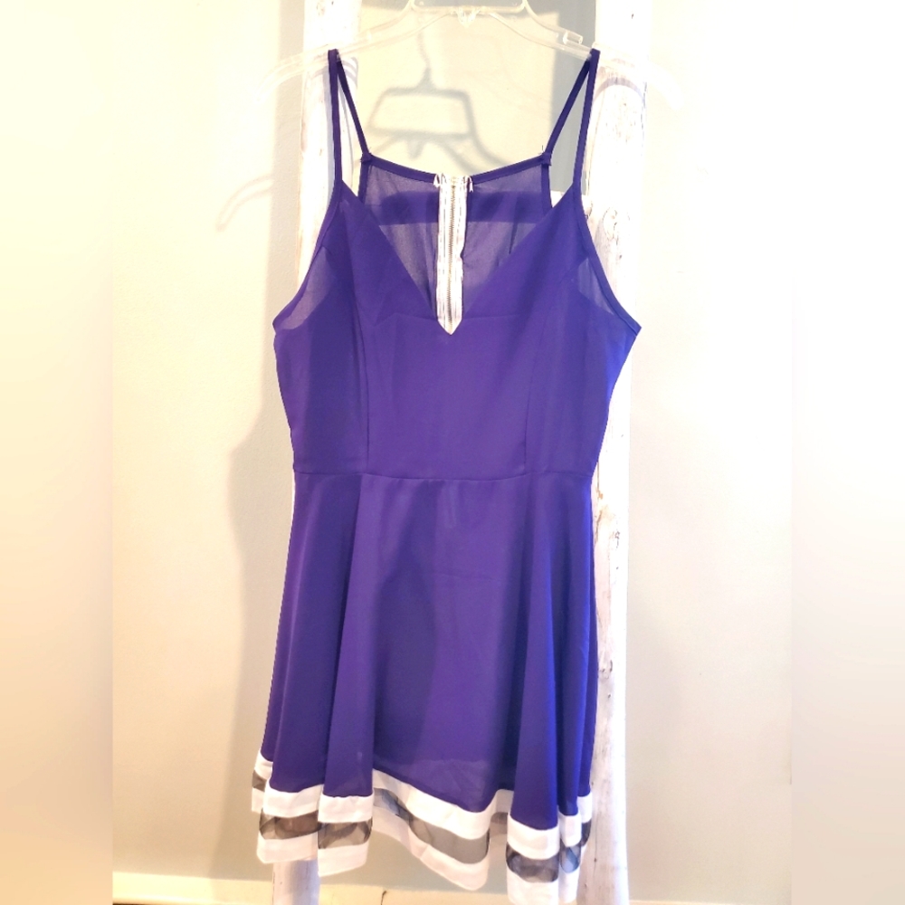 purple&white fit&flare dress, sleeveless design, white zipper& Hem Size Small - Picture 2 of 4